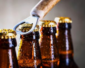 пиво с семенами каннабиса - это не просто трендовый напиток, но и насыщенный вкусом и богатый питательными веществами продукт
